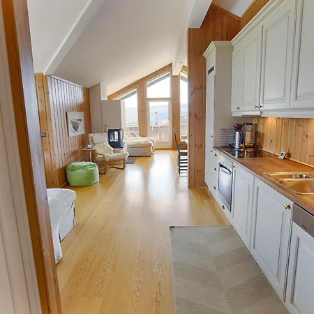 Spacious 3-bedroom With Panoramic Views דירה *